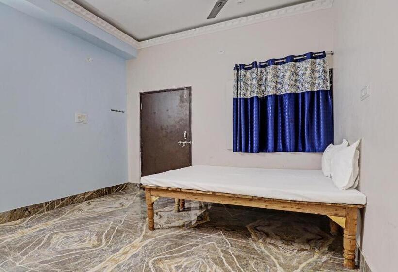 اتاق کلاسیک سه تخته, Spot On Hotel Ayush