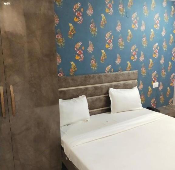 Трехместный Номер Классика, Collection O 80999e Hotel Stay