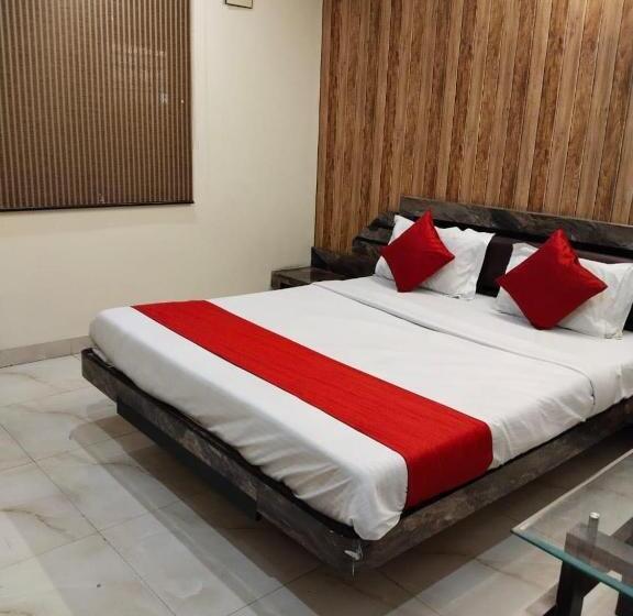 Трехместный Номер Классика, Collection O 80999e Hotel Stay
