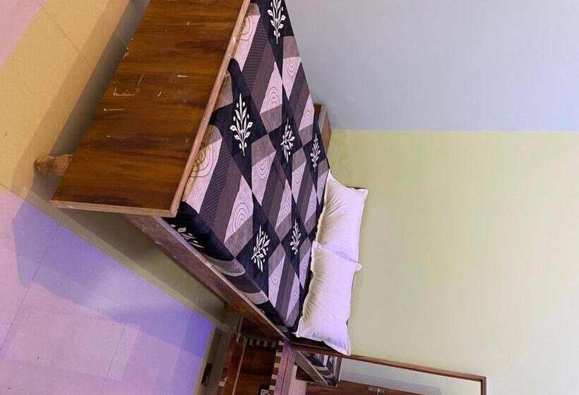 Трехместный Номер Классика, Oyo Hotel Krishna Place