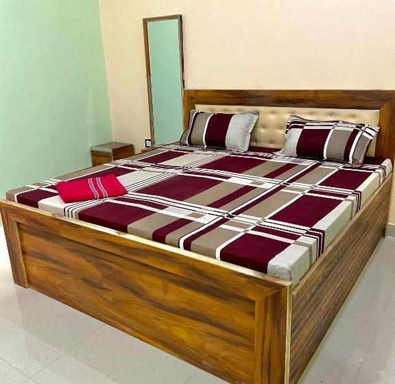 Трехместный Номер Классика, Oyo Hotel Krishna Place