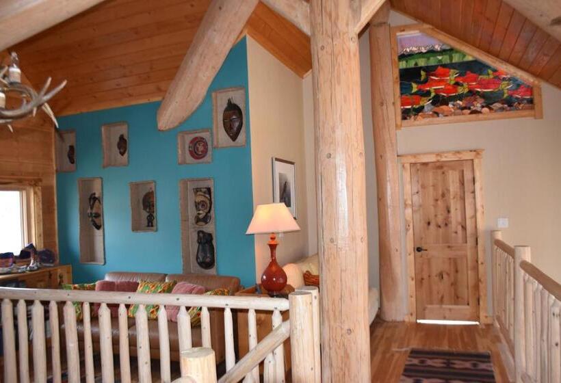 Семейный Номер Вид на Горы, Seven Sisters Mountains House