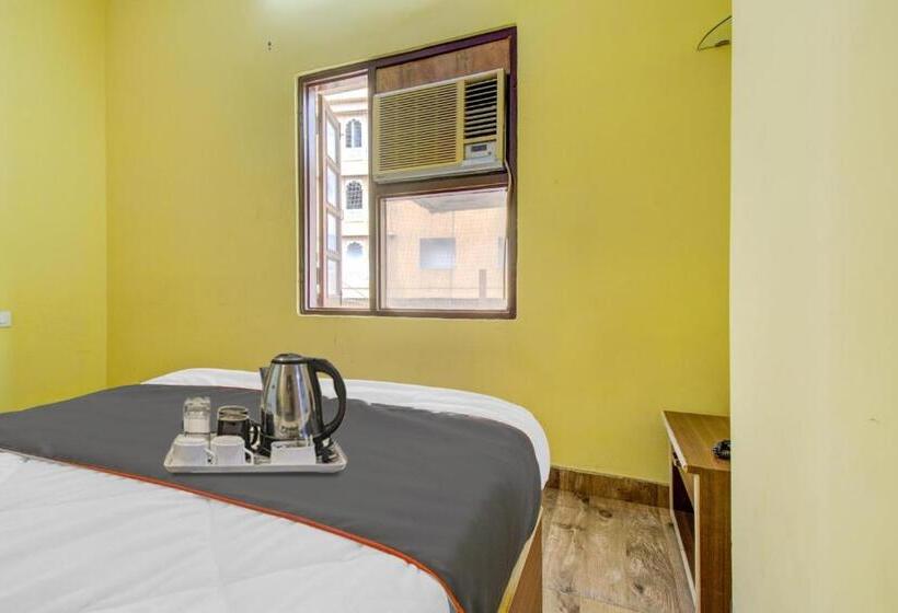 اتاق کلاسیک سه تخته, Oyo Flagship Hotel J.n.d