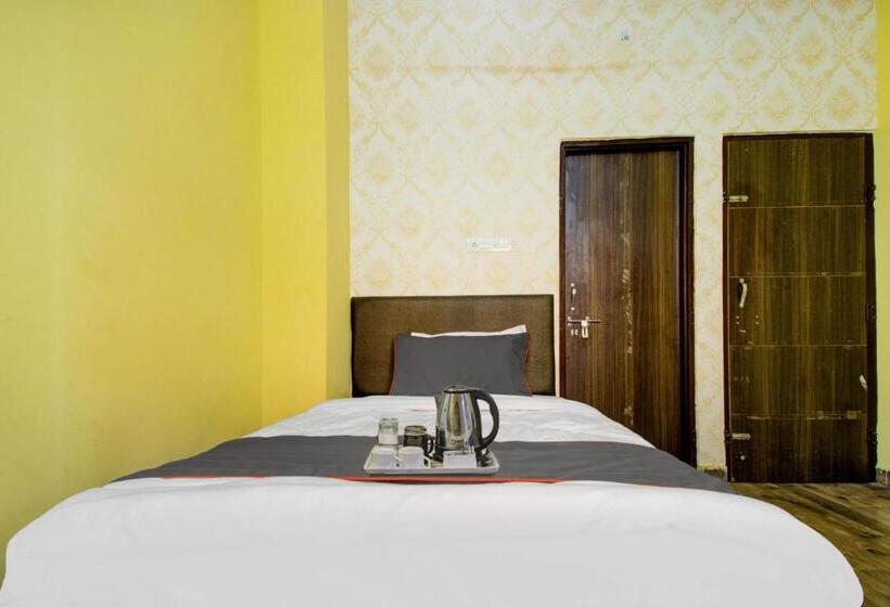 اتاق کلاسیک سه تخته, Oyo Flagship Hotel J.n.d