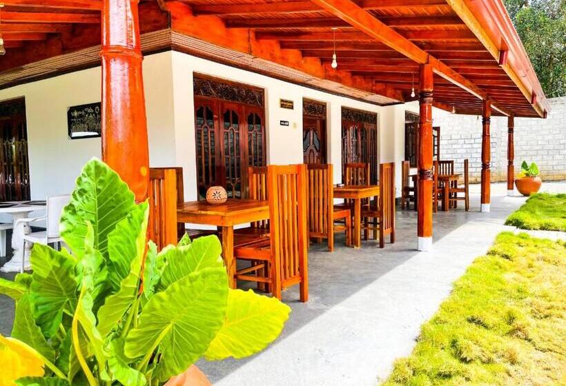Номер Стандарт, Tharurashmi Sea Pond Villa & Surf Hostel   Hiriketiya
