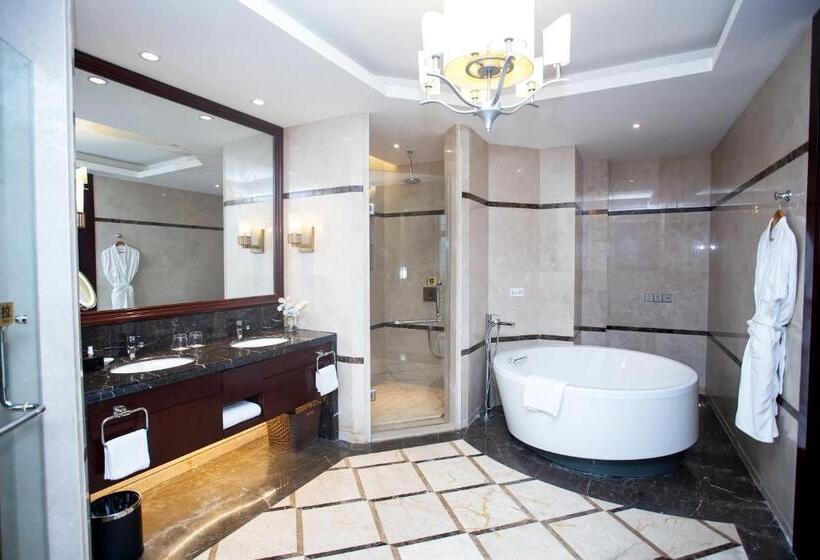 سوییت لوکس, Ln Dongfang Resort
