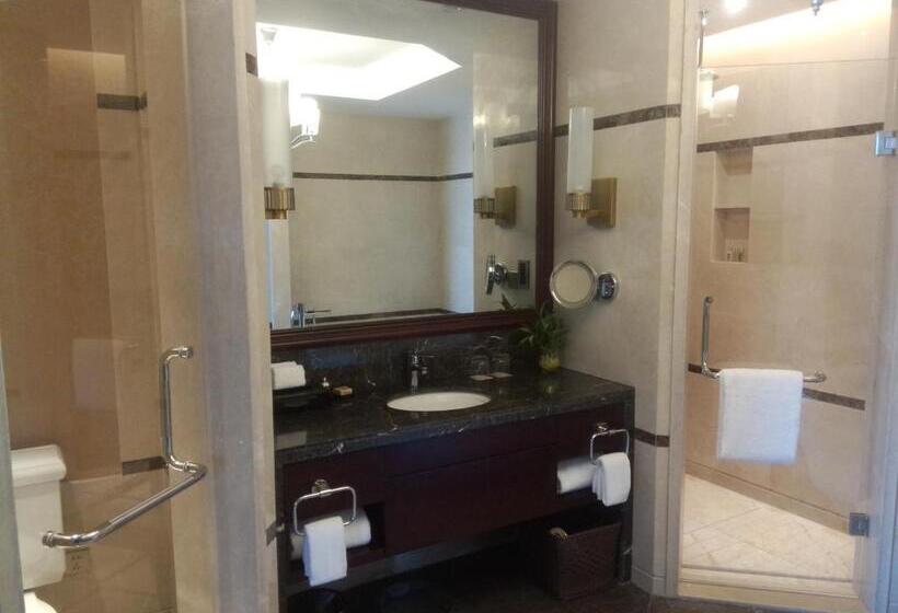 سوییت لوکس, Ln Dongfang Resort