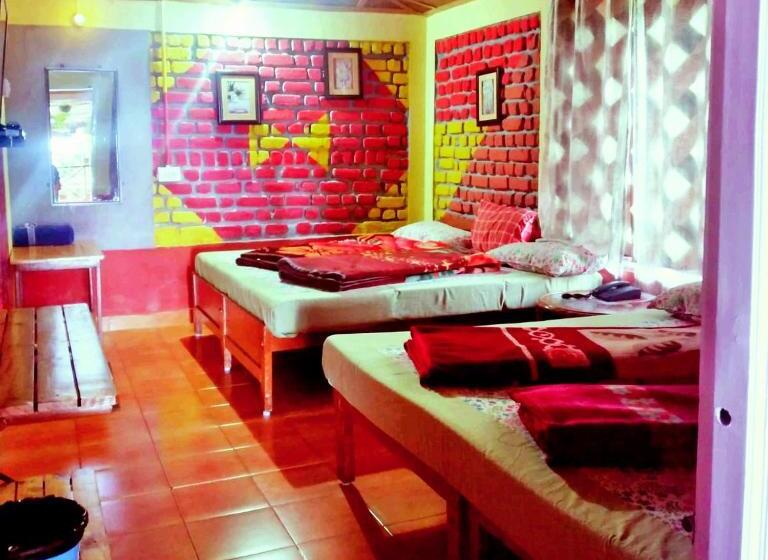 اتاق خانوادگی با چشمانداز کوه, Kodai Heaven