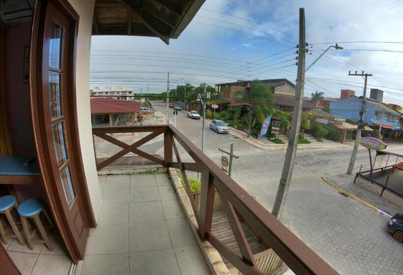 سوییت اجرایی, Complexo Desenferruja Uma Quadra Praia Da Ferrugem