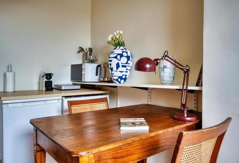 استودیوی استاندارد, Comenstay Brussels
