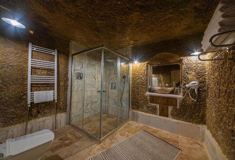 Полулюкс с Бассейном, Belenus Cave House