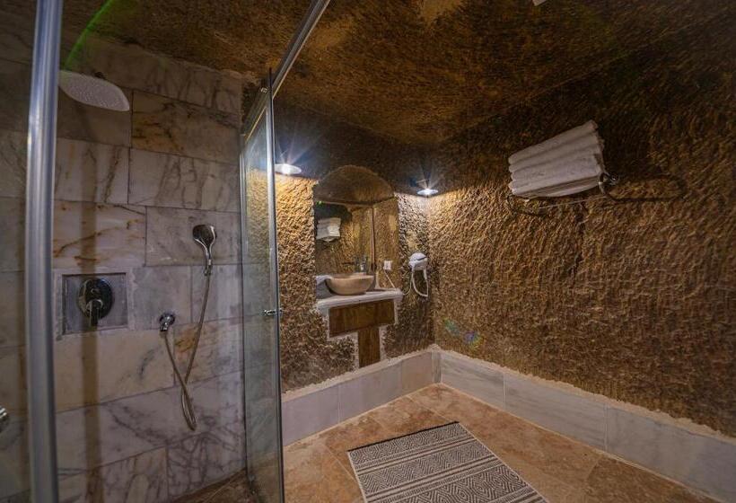 Полулюкс с Бассейном, Belenus Cave House
