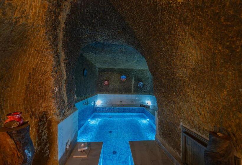 Полулюкс с Бассейном, Belenus Cave House