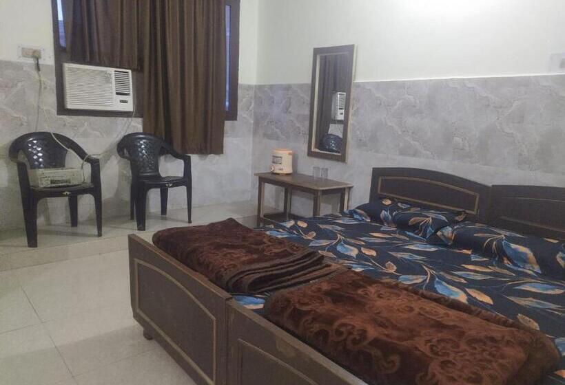 Номер Стандарт, Shree Radha Krishna Guest House By Wb Inn