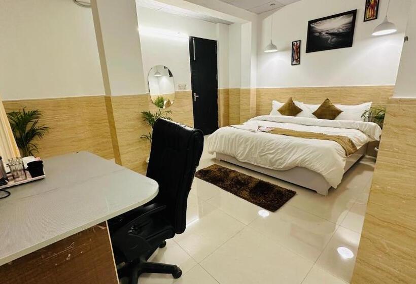 Номер Deluxe, Relax In   Noida Sector 18