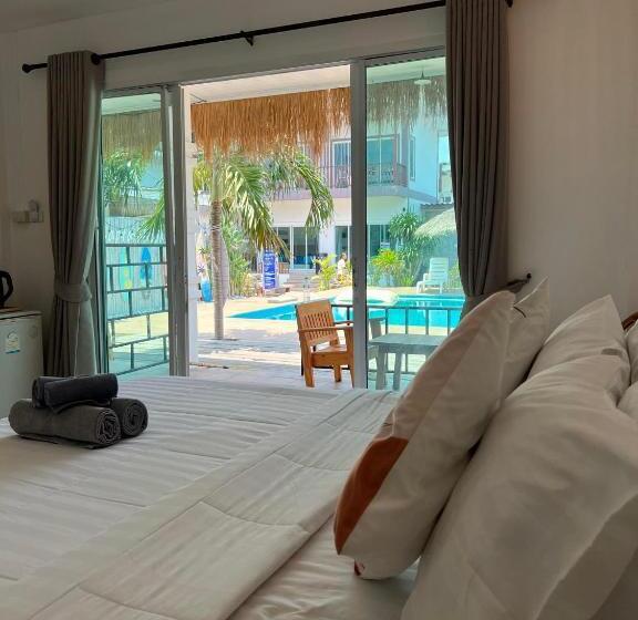 Standard Room Pool View, Baancaptainhook Pool Kohlarn