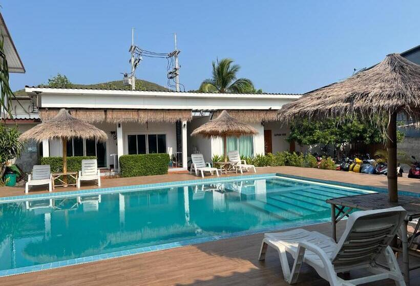 Standard Triple Room Pool View, Baancaptainhook Pool Kohlarn