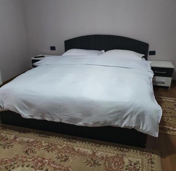 اتاق استاندارد سه نفره, Casa Laurentiu