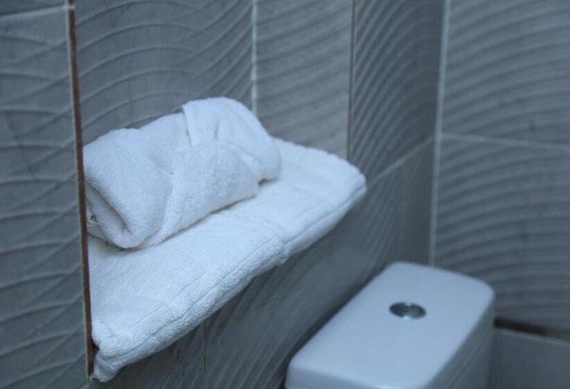 اتاق استاندارد سه نفره, Crystala Guest House
