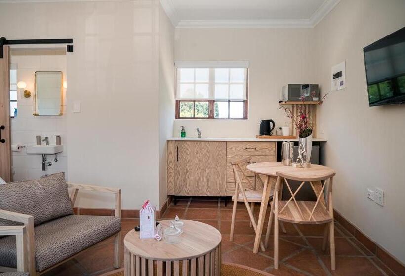 استودیوی لوکس, The Lofts @ Maple Square