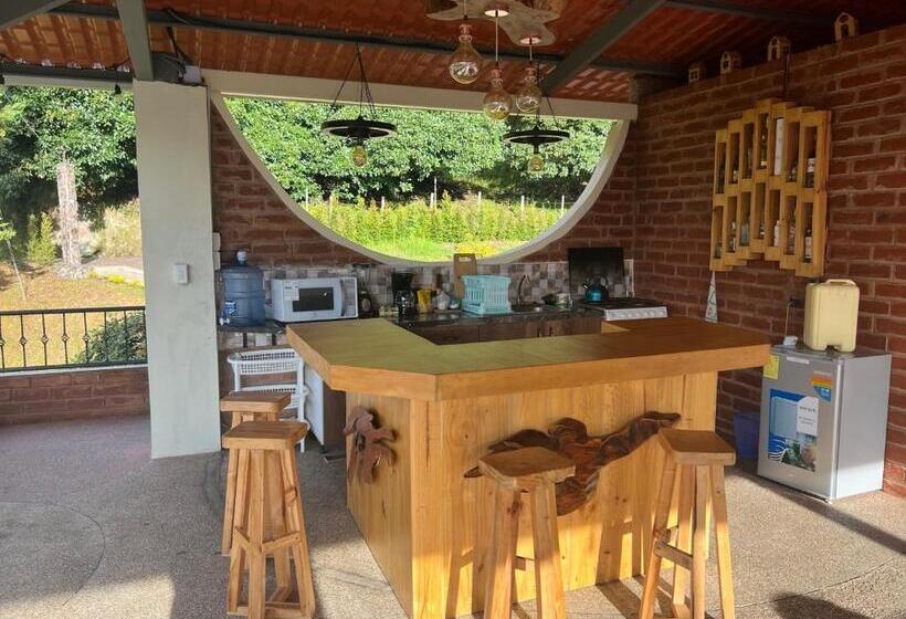 اتاق استاندارد با چشم‌انداز کوهستان, Habitación Privada Con Terraza Panorámica, Cocina, Parqueadero