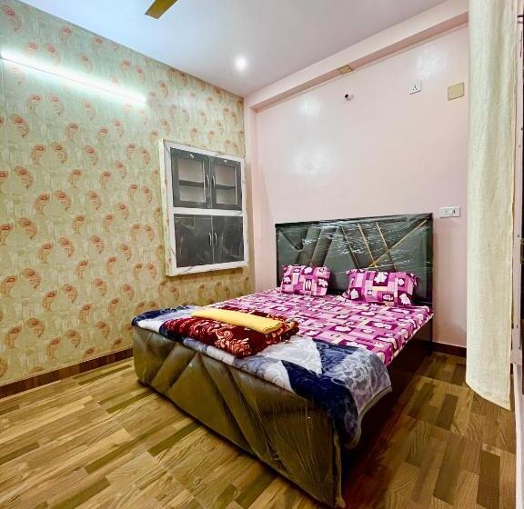 Номер Deluxe, Trilok Residency   Dashashwamedh Varanasi