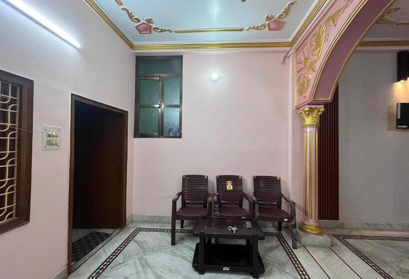 Четырехместный Номер Deluxe, Trilok Residency   Dashashwamedh Varanasi