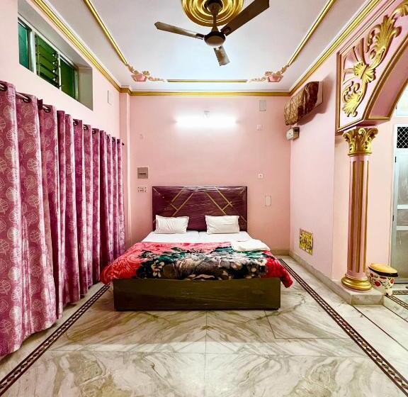 Четырехместный Номер Deluxe, Trilok Residency   Dashashwamedh Varanasi