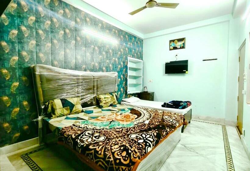 Трехместный Номер Superior, Trilok Residency   Dashashwamedh Varanasi