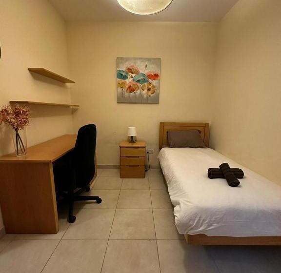 اتاق استاندارد یک نفره, Cozy Room With Private Study