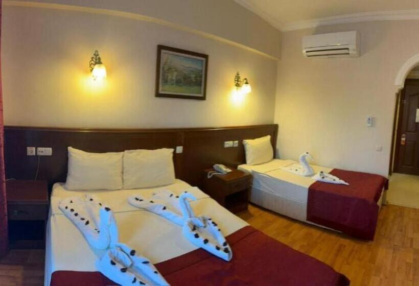 Трехместный Номер Стандарт с Балконом, Astoria Park Hotel & Spa All Inclusive
