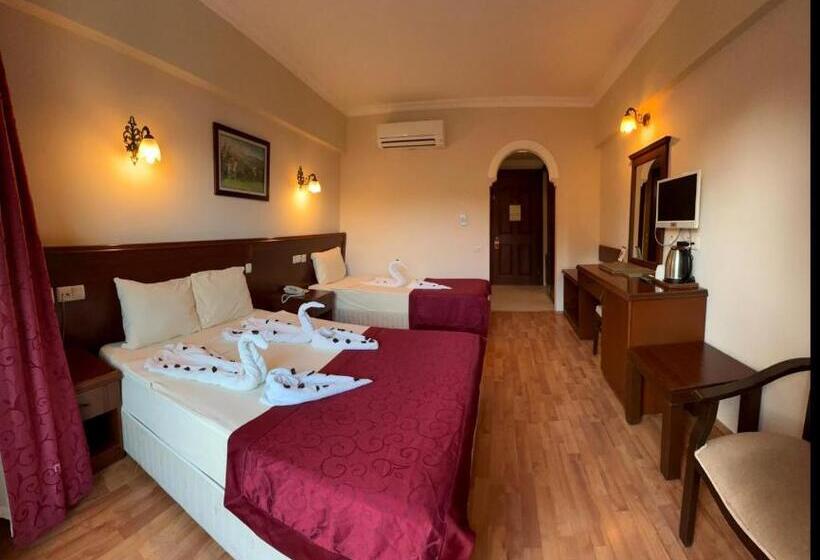 Трехместный Номер Стандарт с Балконом, Astoria Park Hotel & Spa All Inclusive