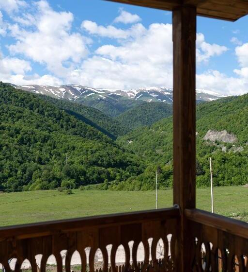 Семейный Номер Вид на Горы, Motives Inn Dilijan