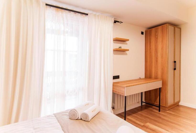 Семейный Номер Вид на Сад, Motives Inn Dilijan