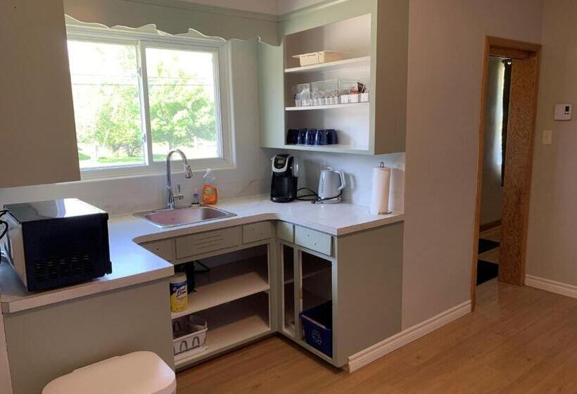 Номер Стандарт Совместная Ванная, The Resurgo Room   5 Min Walk To Moncton Hospital