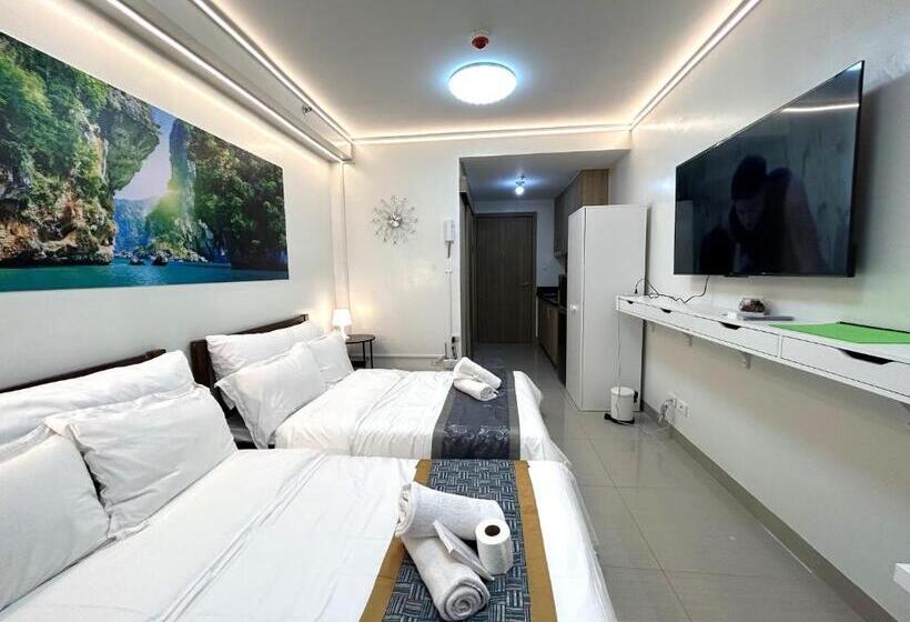 バルコニー付きデラックスルーム, Shore Residences Moa Dynastel Staycation