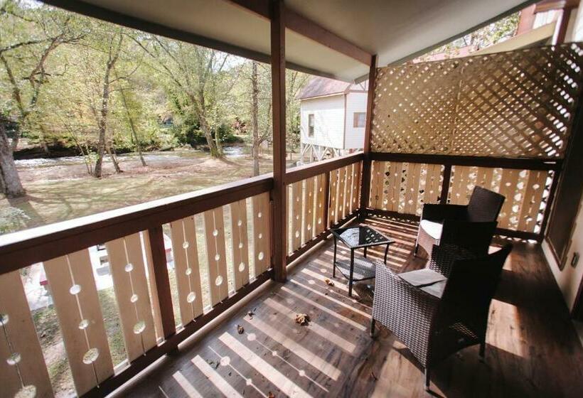 Номер Deluxe с Гидромассажем, Riverbend Motel & Cabins