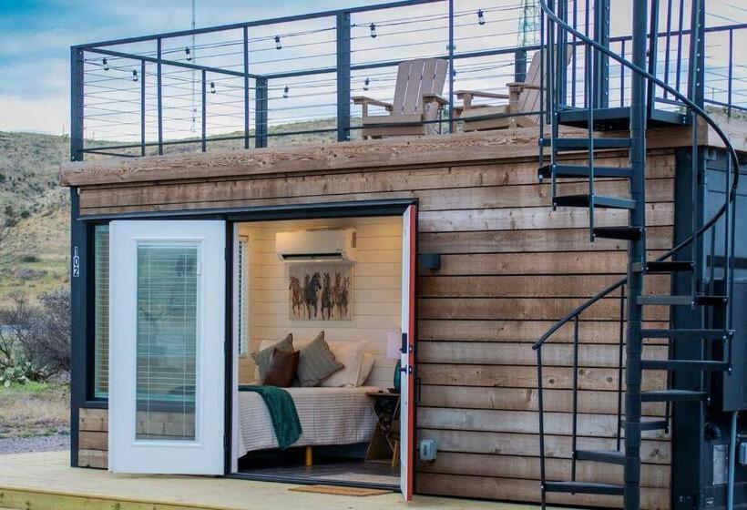דירת חדר, New The Wild West Cozy Container Home