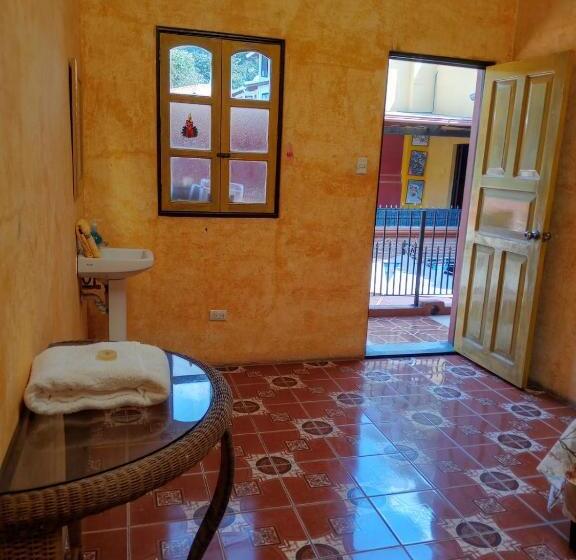 اتاق استاندارد یک تخته با سرویس بهداشتی مشترک, Vihara   Hostel