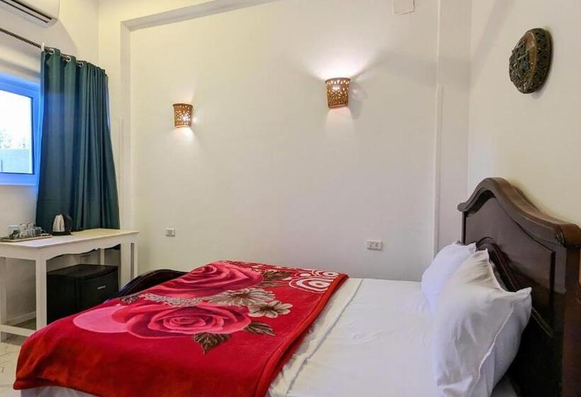 اتاق لوکس, Yasmine Guest House