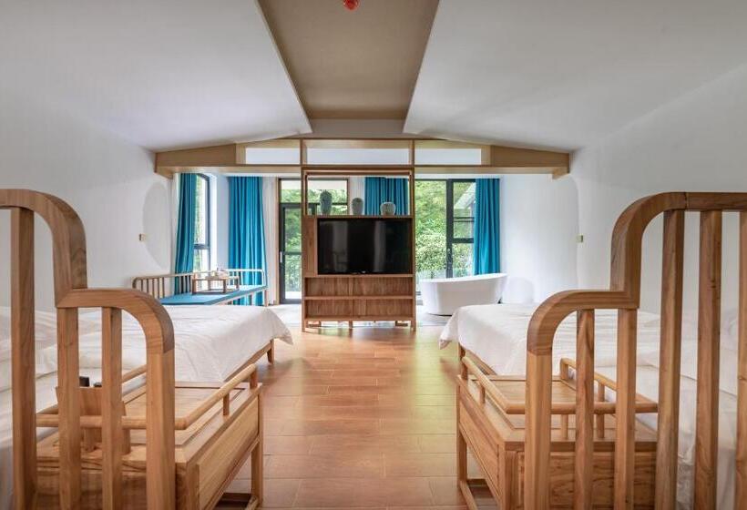 Номер Стандарт с Балконом, Zhangjiajie Qiquan Vacation B&b