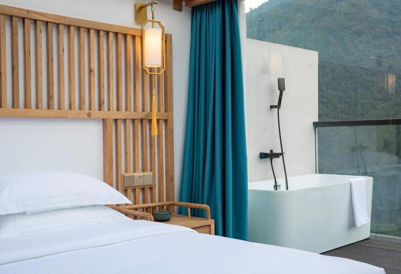 Номер Стандарт с Гидромассажем, Zhangjiajie Qiquan Vacation B&b