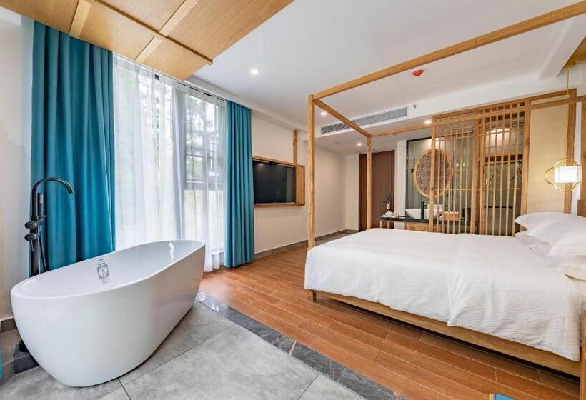 Номер Стандарт с Балконом, Zhangjiajie Qiquan Vacation B&b
