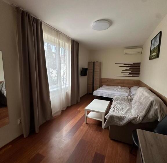 اتاق استاندارد چهار تخته, Modern Apartments Uzhgorod