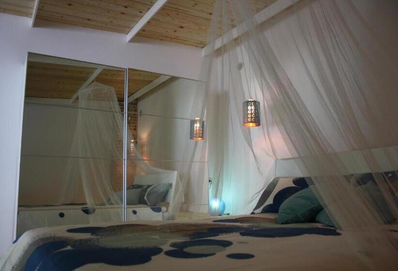 کلبه ییلاقی, Blue B&b
