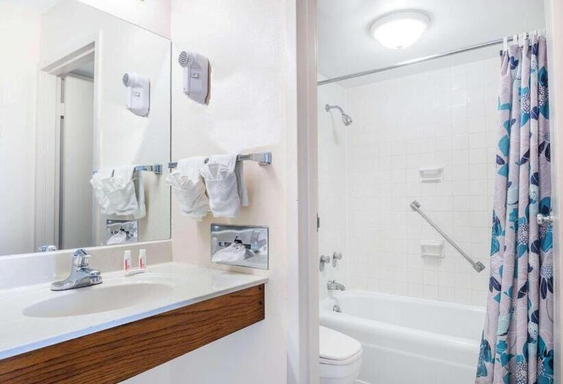 Люкс Deluxe Кровать Кинг, Knights Inn Wabash