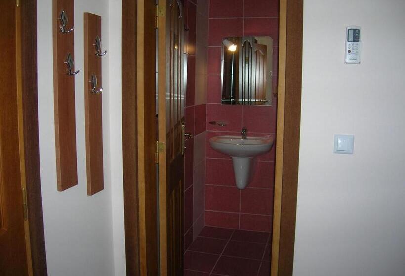 Четырехместный Номер Стандарт, Guest House Aristokrat