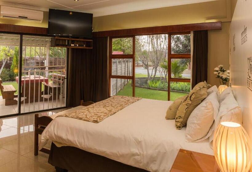 Трехместный Номер Стандарт Вид на Сад, Karoo Fountain Luxury Guesthouse