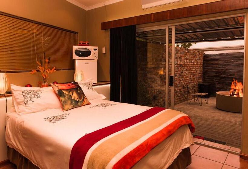Номер Стандарт с Террасой, Karoo Fountain Luxury Guesthouse