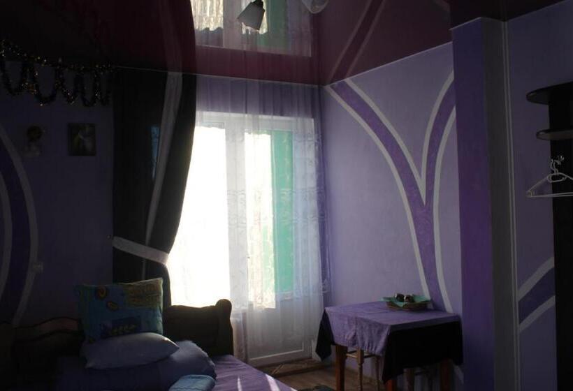 Трехместный Номер Стандарт с Балконом, Zustrizh U Leva